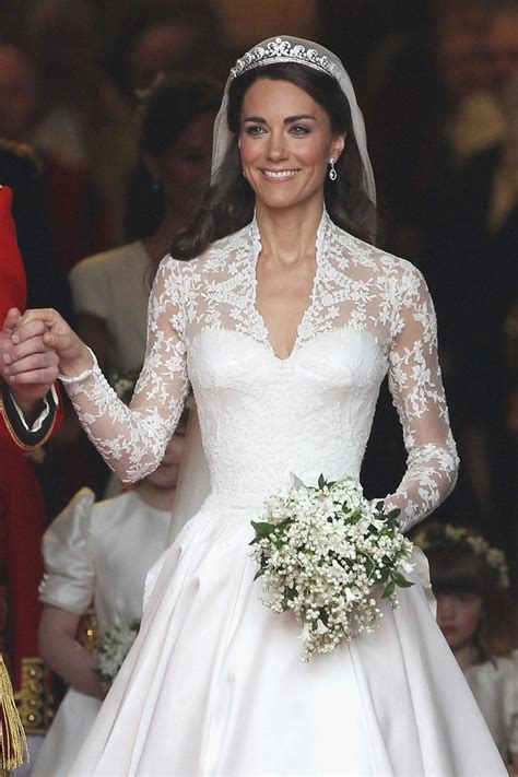 catherine middleton wedding gown